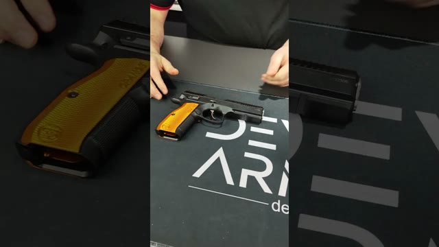 Voir la vidéo : Unboxing Pistolet Cz Shadow 2 Orange 9x19