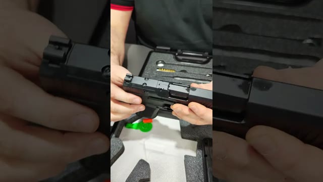 Voir la vidéo : PISTOLET CANIK METE MC9LS 9X19 BLACK