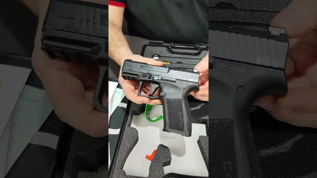 Voir la vidéo : Unboxing Pistolet Canik Mete Mc9l 9x19 Black