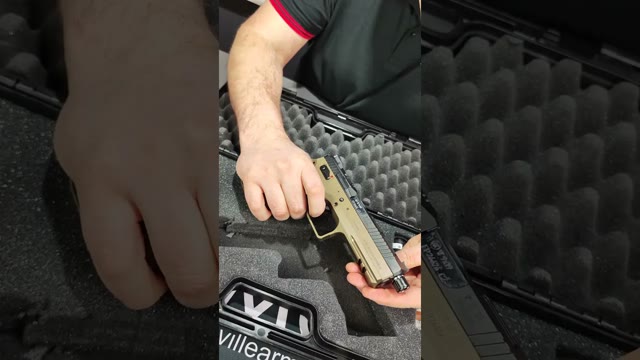 Voir la vidéo : Unboxing Pistolet Kmr L 02 Umbra Or 5'' 9x19
